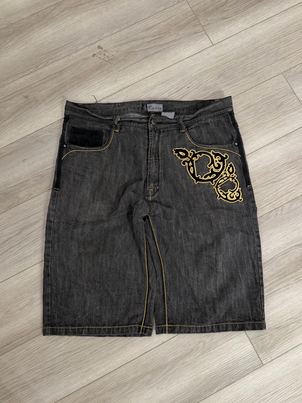 Vintage Y2K Russo Baggy Shorts with sick embroidered design
